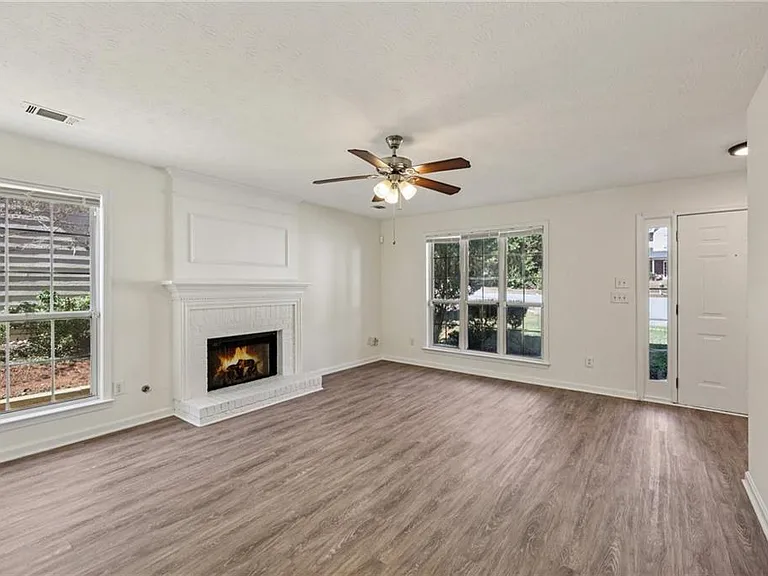 390 Manor Glen Dr — Photo 15