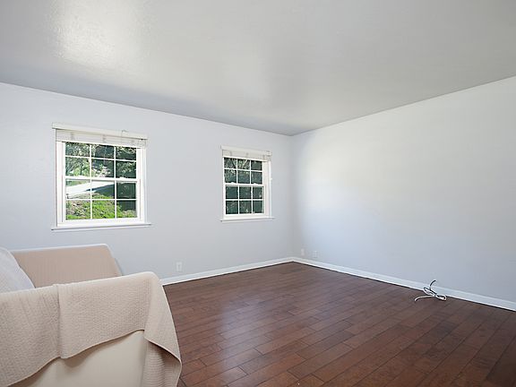 4th image of 4386 Calavo Dr