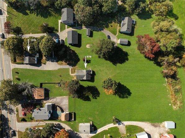 576-578 E Main Rd, Middletown, RI 02842