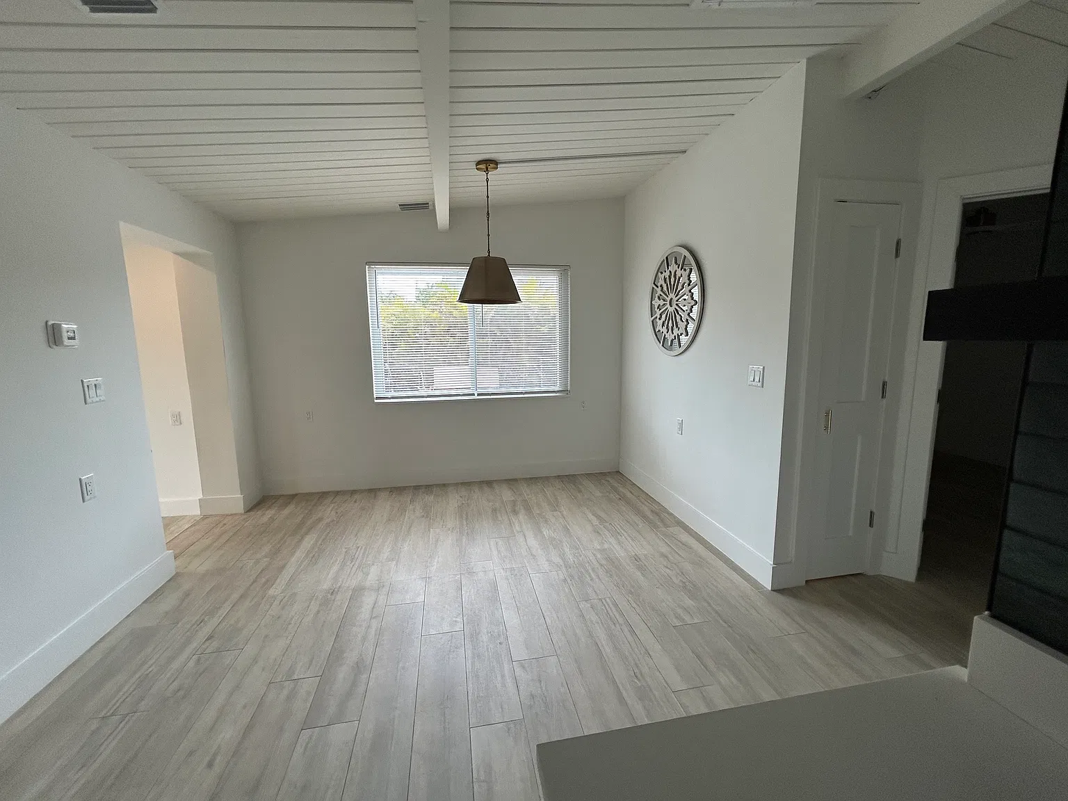 Waterfront attached suite with boat dock — Photo 4