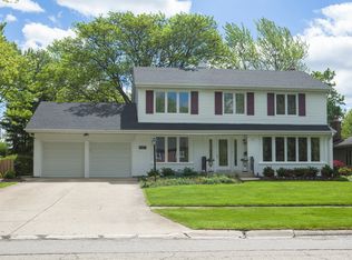 2S037 Stratford Rd, Glen Ellyn, IL 60137
