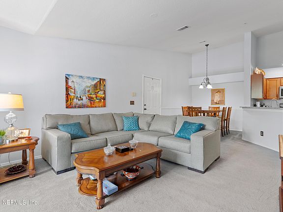 3rd image of 13810 SUTTON PARK Drive N #1021