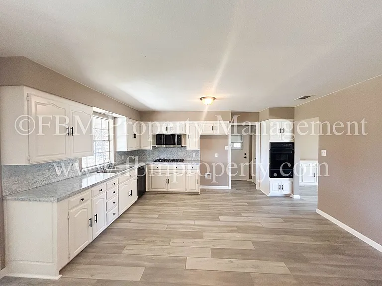 1005 Sunset Dr — Photo 13