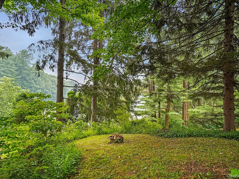 84 Pound Ridge Rd — Photo 17