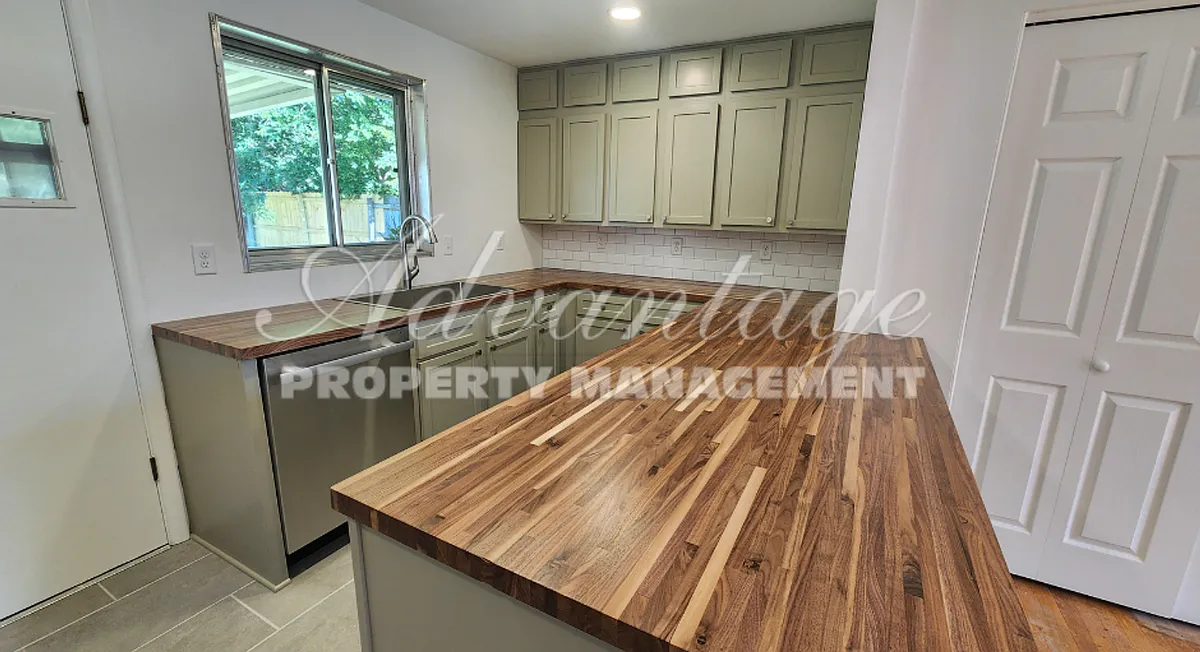 Building Photo - 229 Montelo Rd