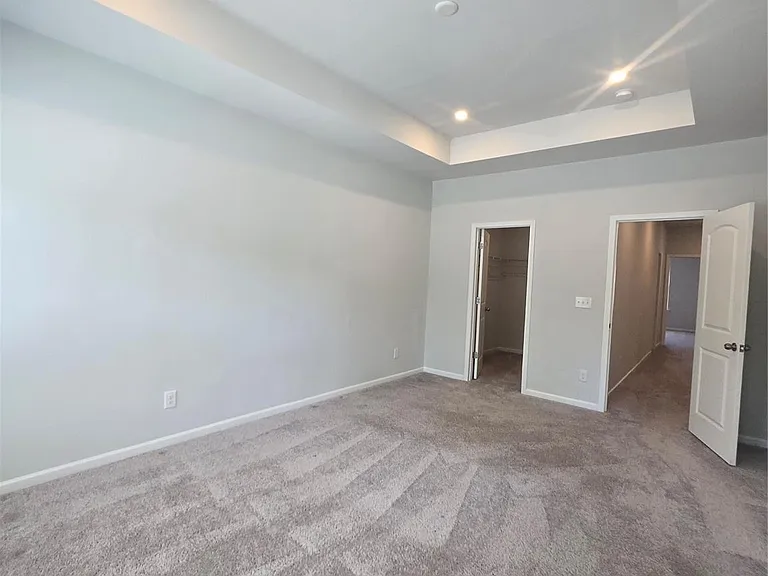 5240 Kinsbridge Dr — Photo 29