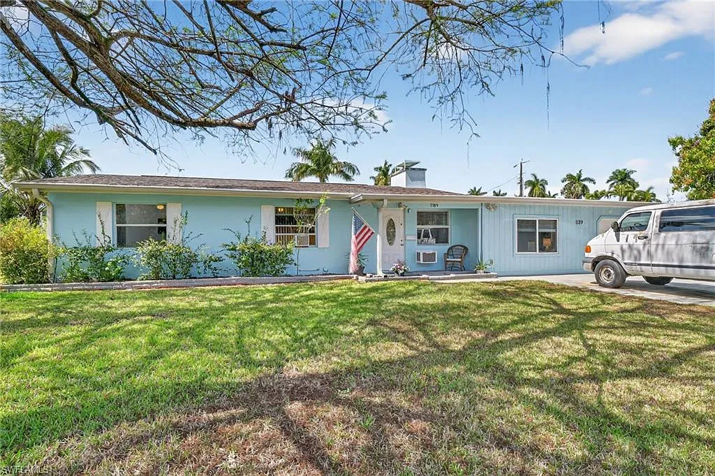 4 bed, 1.5 bath, 1738 sqft, $6,200 — Photo 1