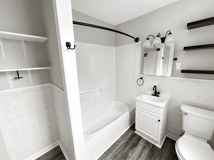 561 S Main St #3 — Photo 4