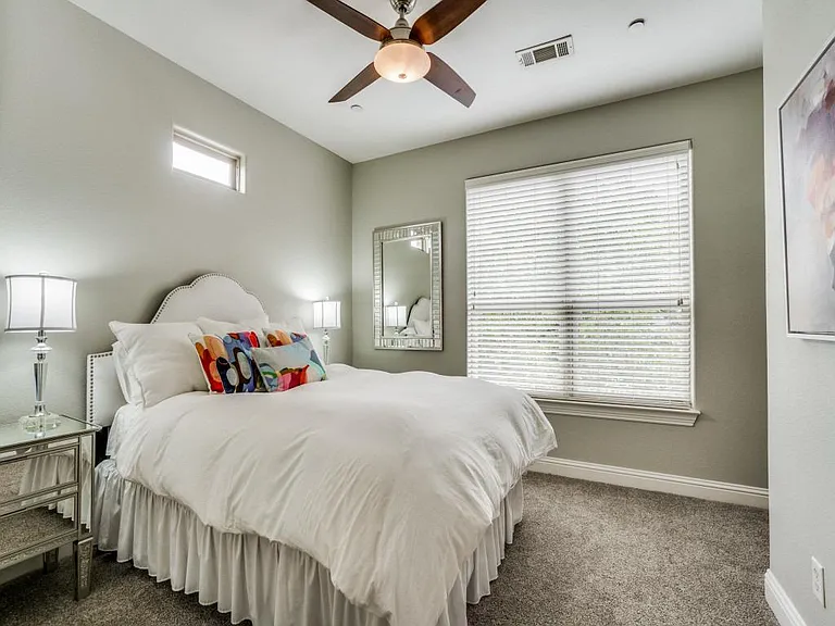 2606 N Henderson Ave #D — Photo 11