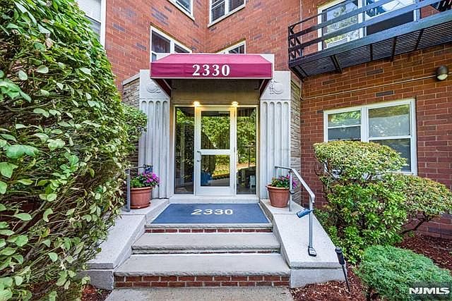 1st image of 2330 Linwood Ave APT 4C
