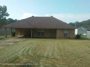 930 Cecil Shelton Dr, Grenada, MS 38901