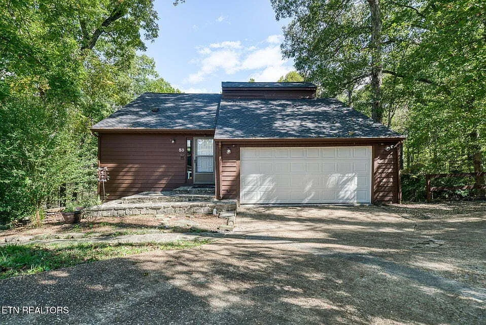 4 bed, 3.0 bath, 2724 sqft, $2,400 — Photo 2