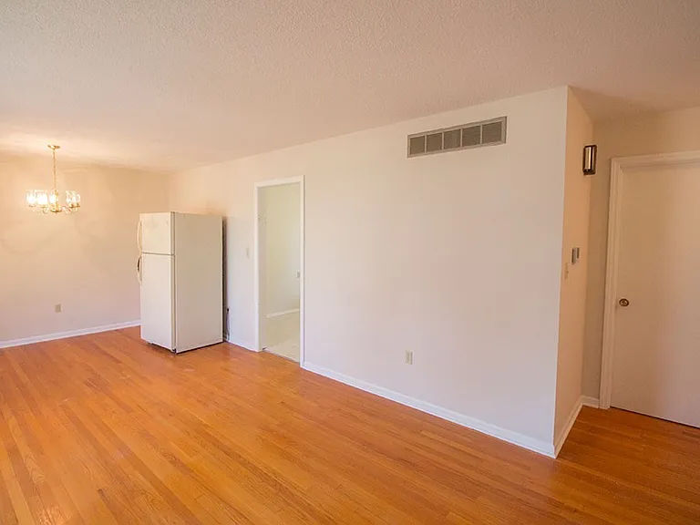 1207 White Oak Ln — Photo 10