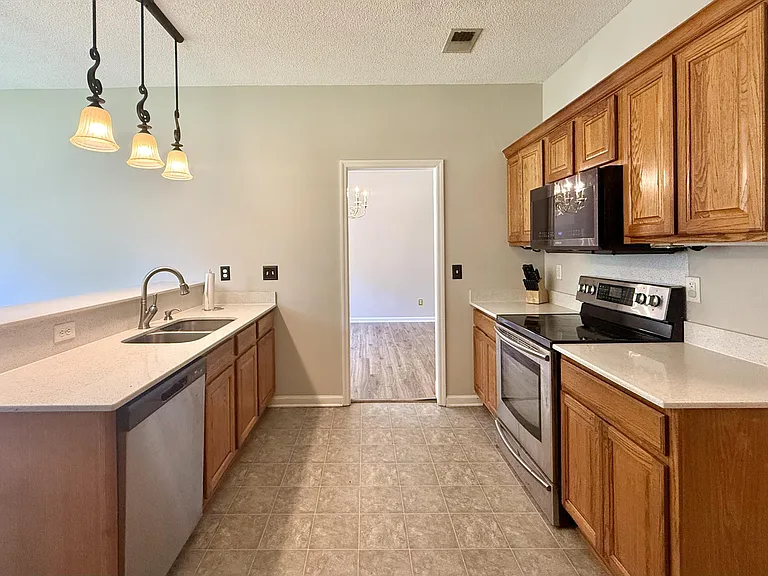 102 Adthan Cir — Photo 5