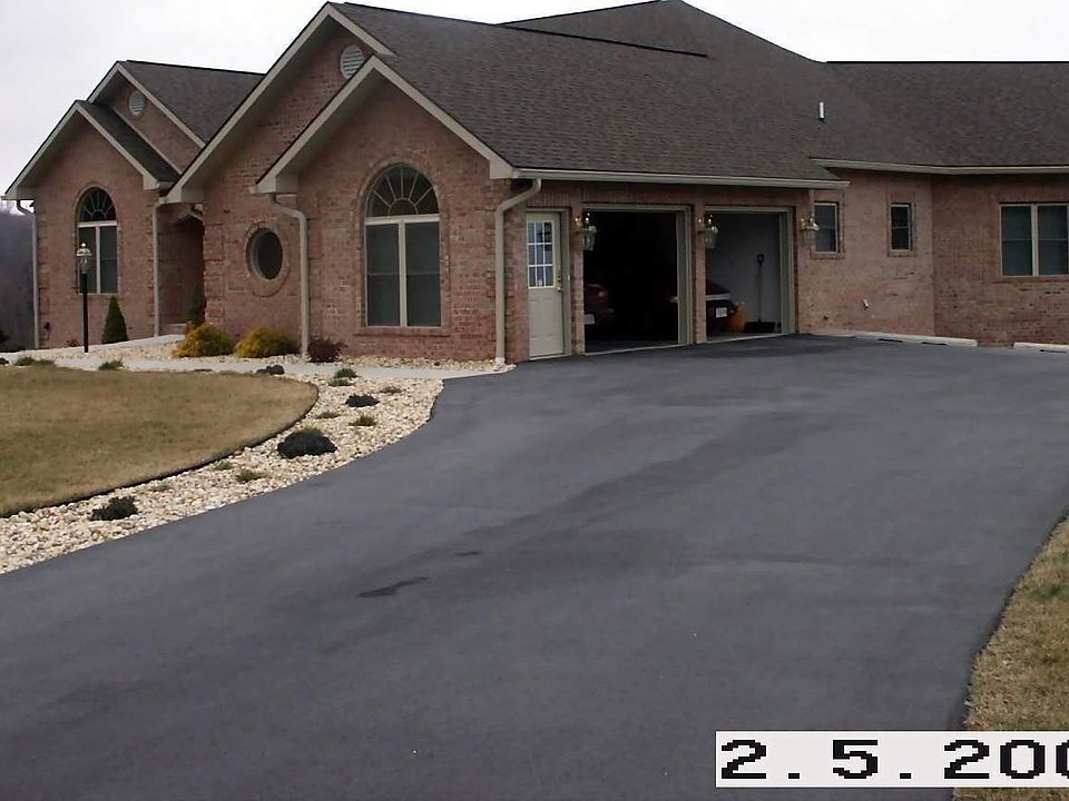 Upper driveway w/2 car garage