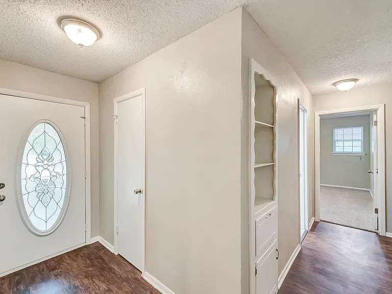 2833 Kingsbury Ave — Photo 18