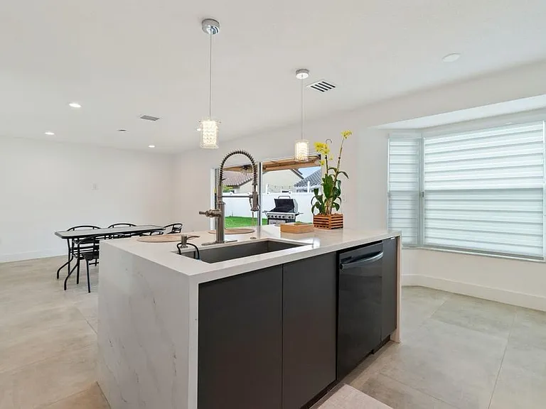 20541 SW 2nd St — Photo 2