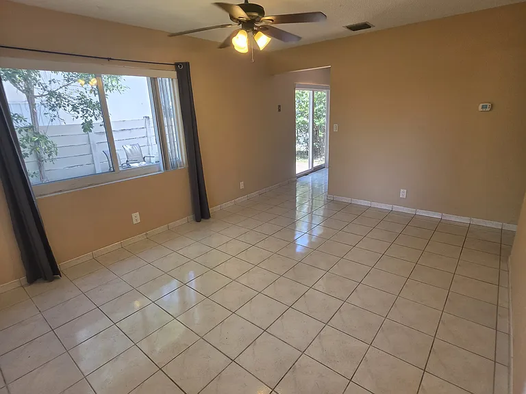 812 NE 2nd St #2 — Photo 7