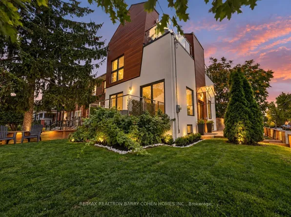 120 Hope St, Toronto, ON M6E 1K1