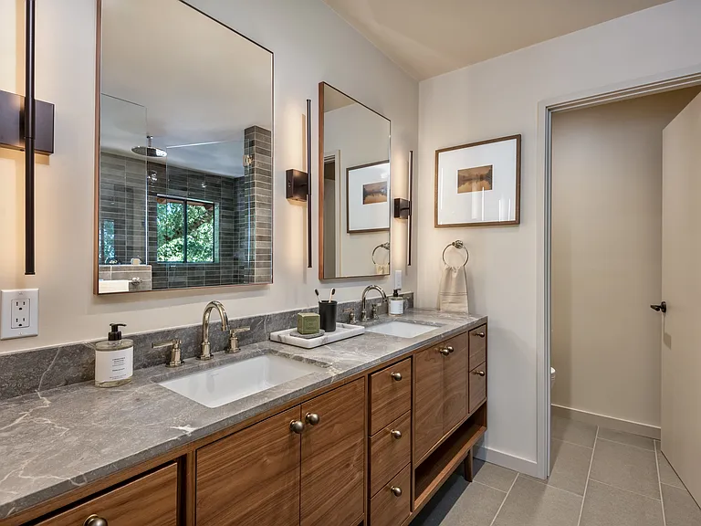 18492 White Oak Dr — Photo 9