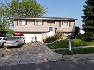 1489 Marjorie Cir, Dubuque, IA 52002