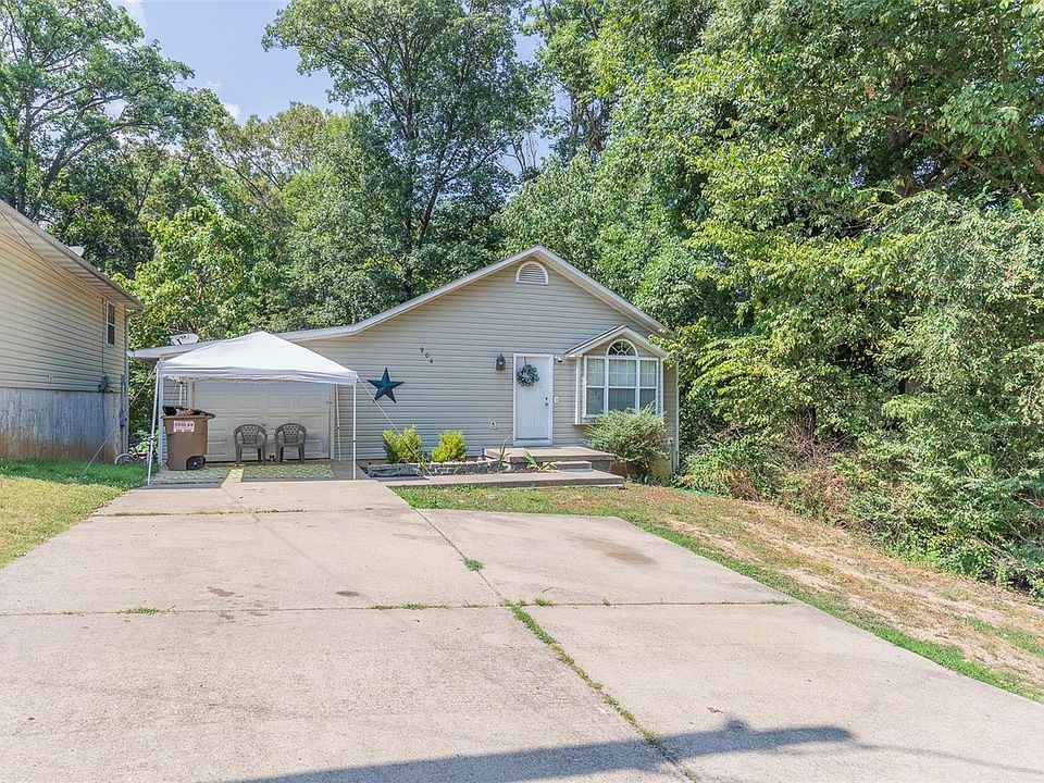1st image of 904 Oakwood Dr