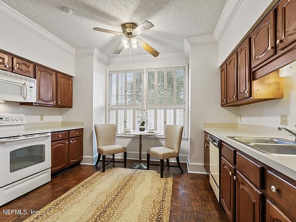 3rd image of 5303 ORTEGA Boulevard #102