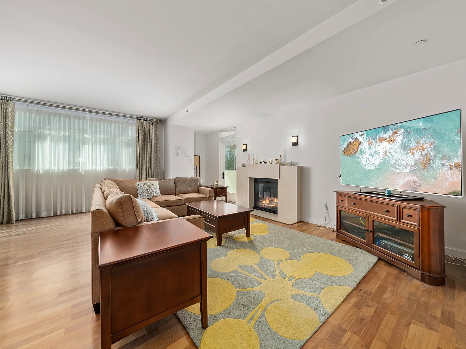 3 bed, 2486 sqft, $12,800 — Photo 3
