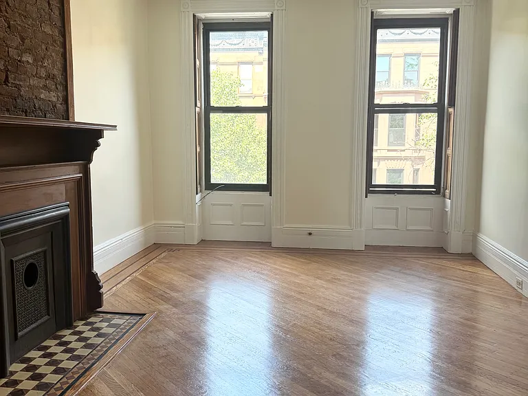 672 10th St #2 — Photo 3