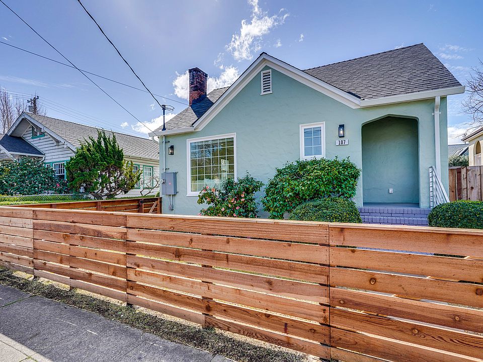 1st image of 107 N Delaware St