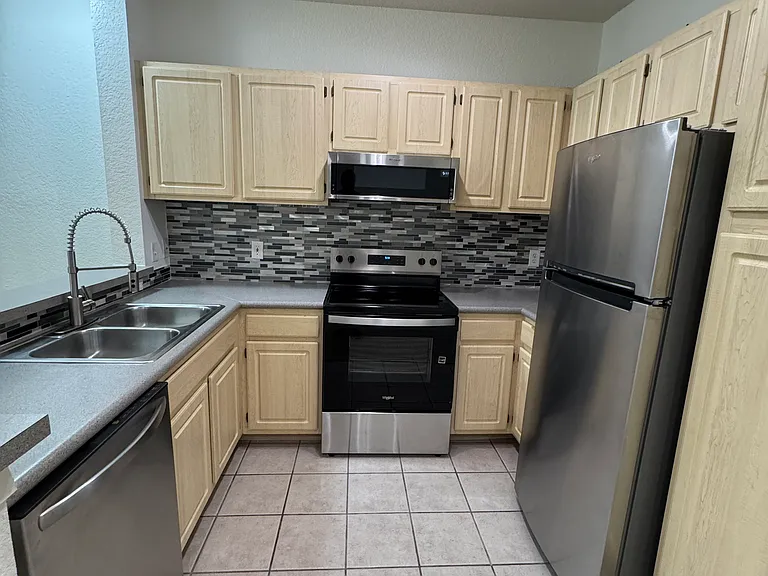 1521 Legacy Club Dr #1521 — Photo 5