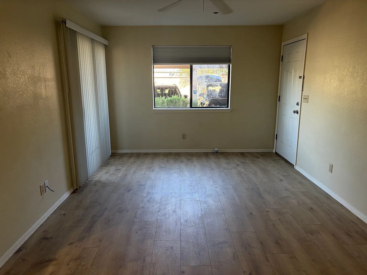 427 W Howe St — Photo 3