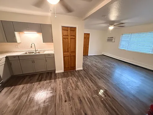 1906 Vinewood Ln #7 Photo 1