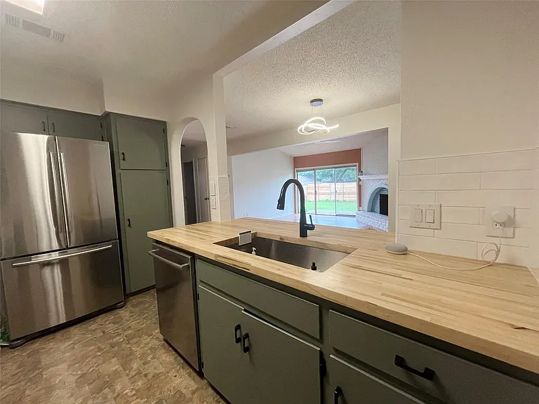 8702 Dawnridge Cir — Photo 9