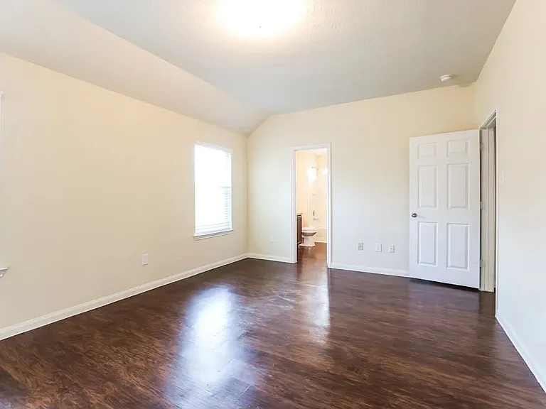 21423 Jamals Way — Photo 8