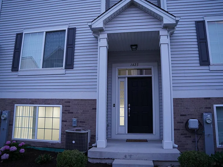 1423 Manning Ave — Photo 3