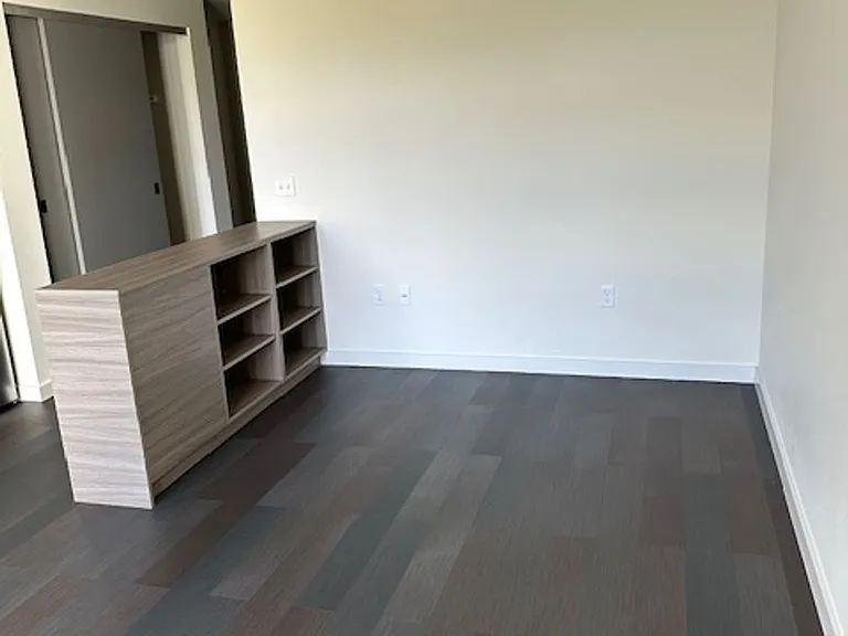 Ferry Street Manor — Photo 19