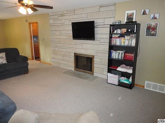 3rd image of 2211 Heideman Dr
