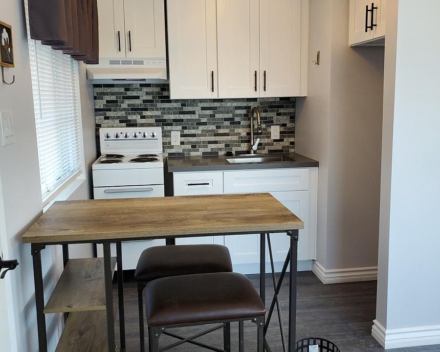 Kitchen & Dining Area