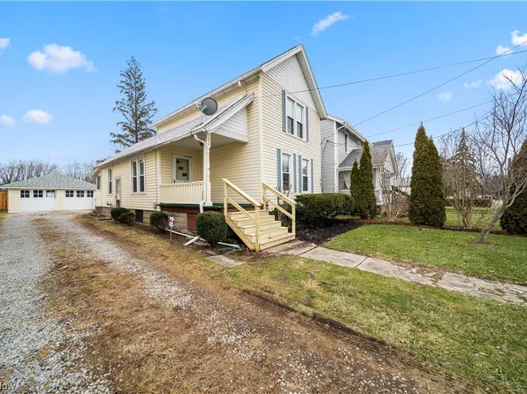 722 River St, Grand River, OH 44045