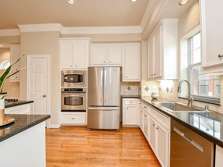718 Roy St — Photo 13