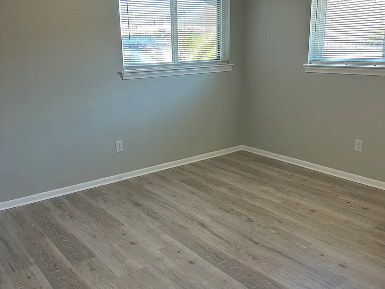 33 Phillips Dr #B — Photo 7