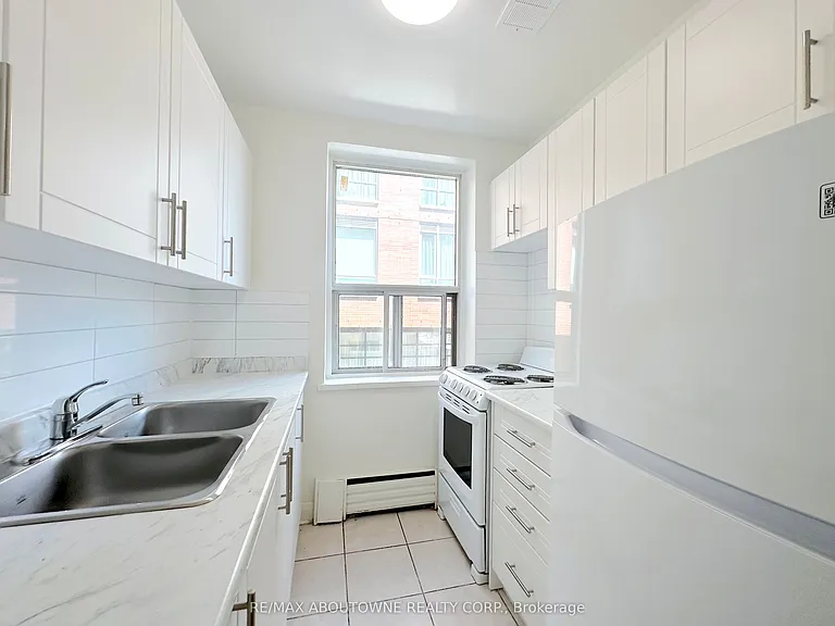 276 Saint Clair Ave W #104 — Photo 6