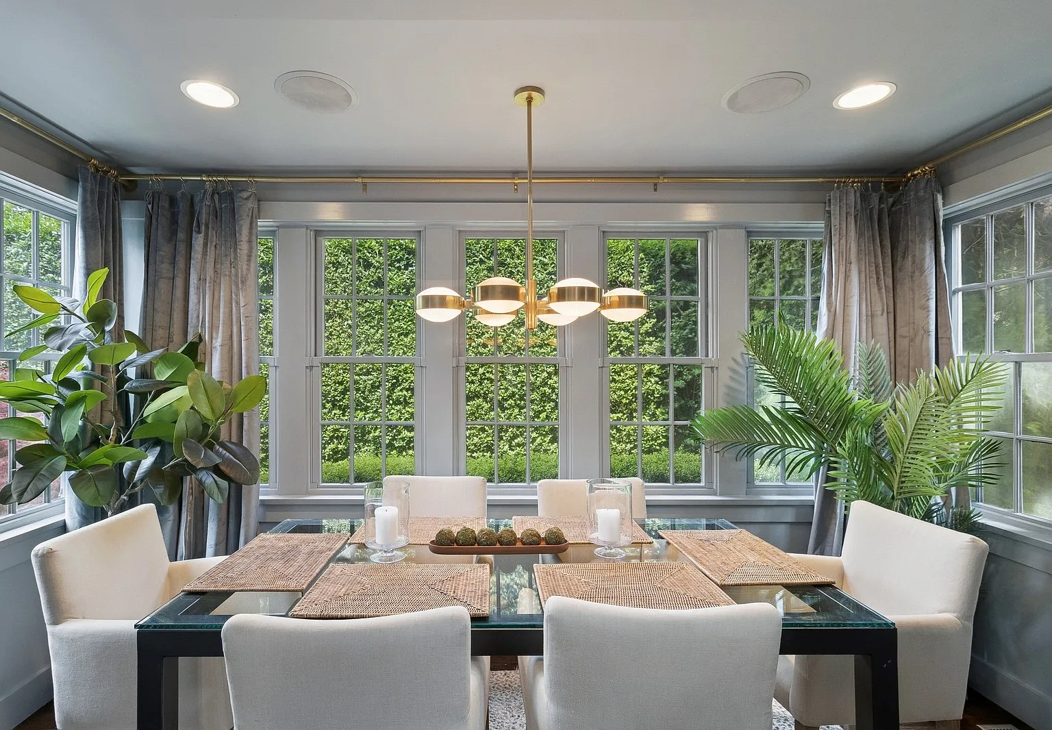 Designer East Hampton Village Home — Photo 4