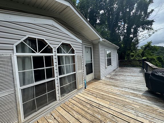 5th image of 336 Mountain Laurel Ln