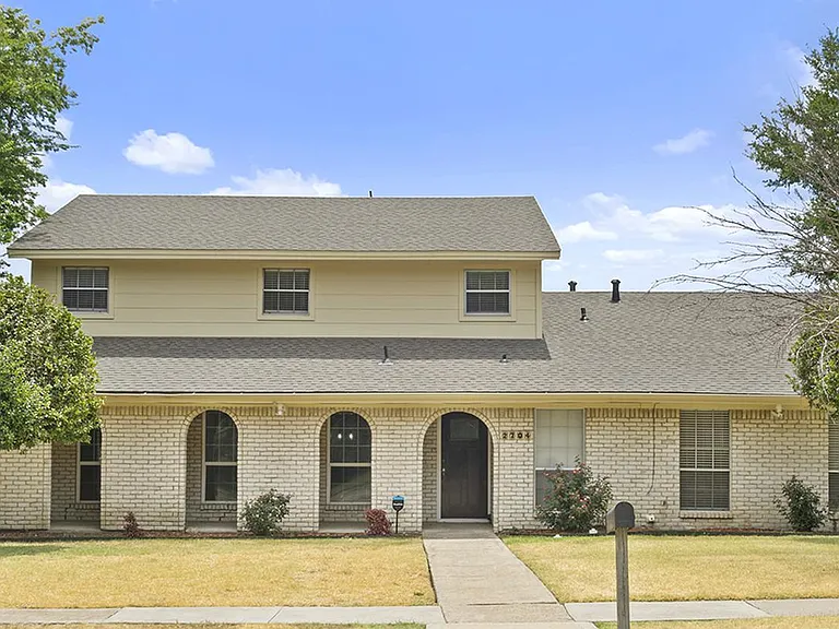 2704 Regal Rd — Photo 27