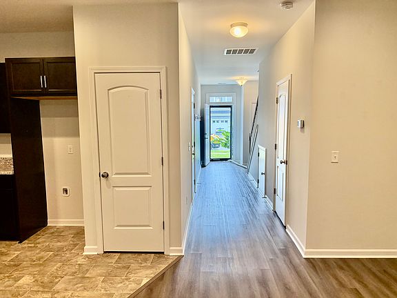 5th image of 55 Aspen Rd