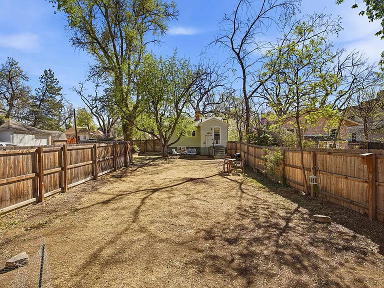 817 Mathews St — Photo 19