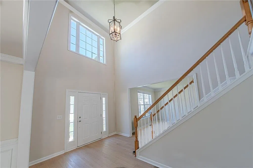 5 bed, 2823 sqft, $3,500 — Photo 3