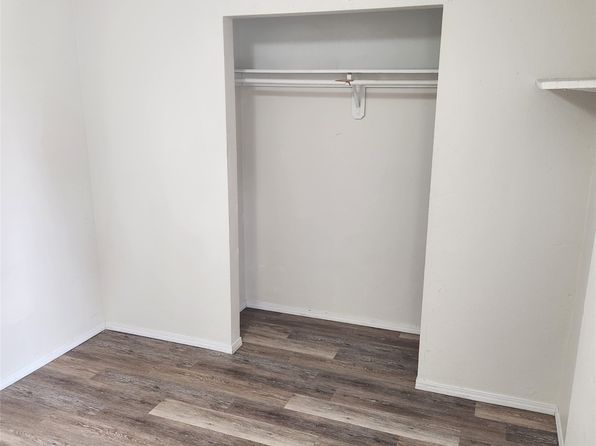 des-moines-iowa-251547434 picture